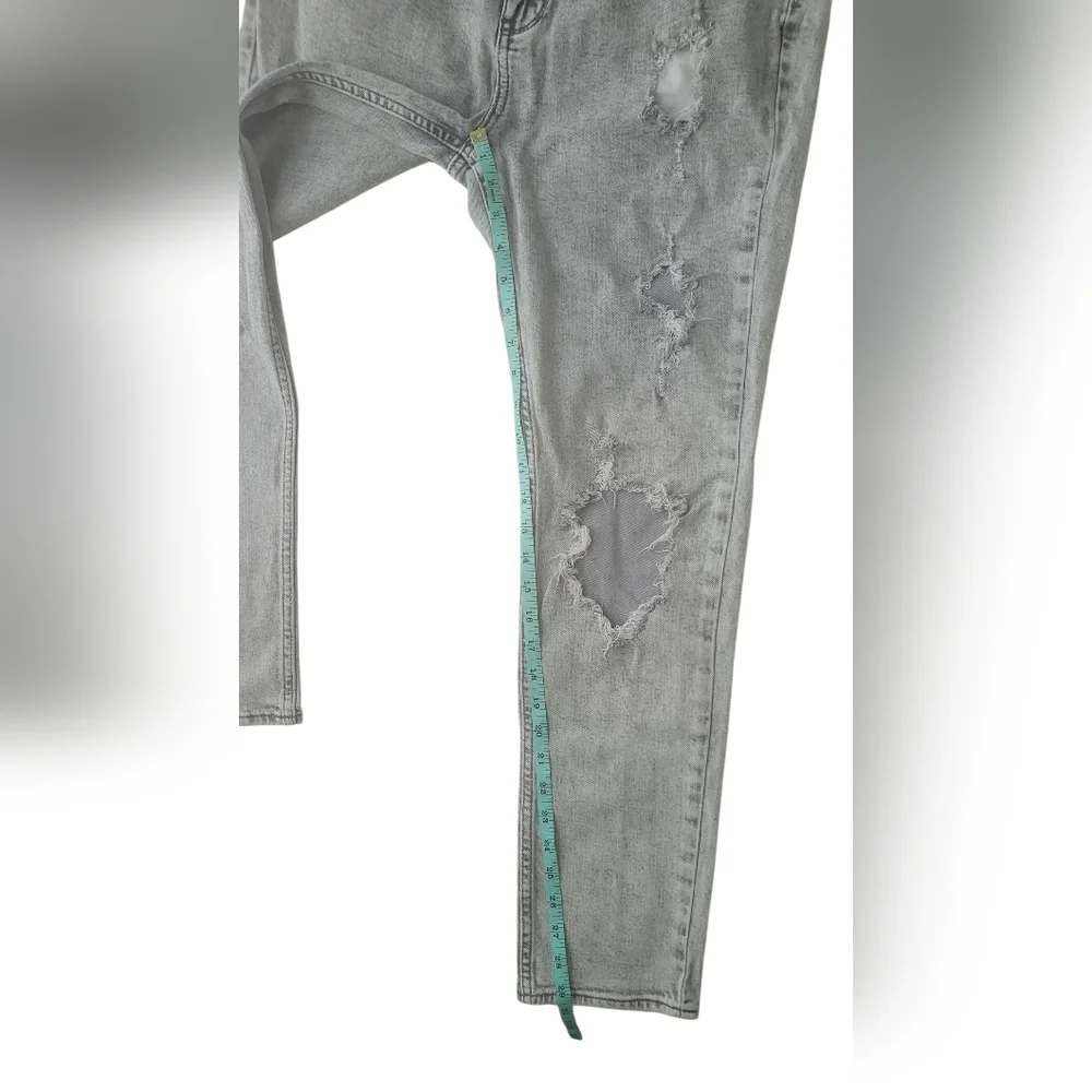 Empyre Verge Gray Slim Jeans Distressed Style Sz 33